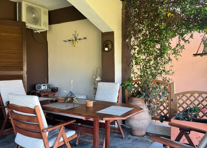 Eirinis House