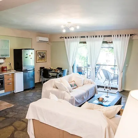 Eirinis House *
