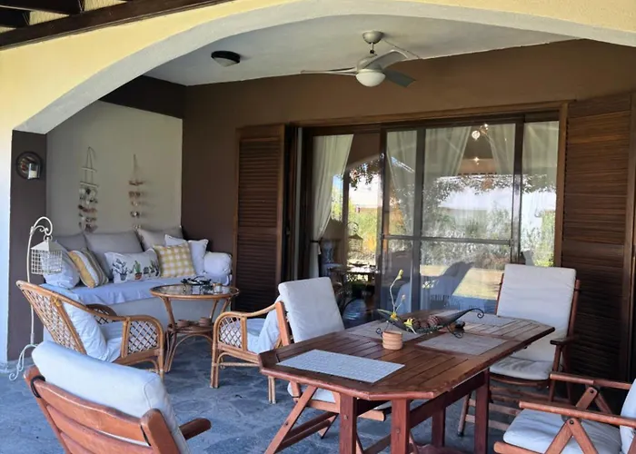Eirinis House Tatil Evi *